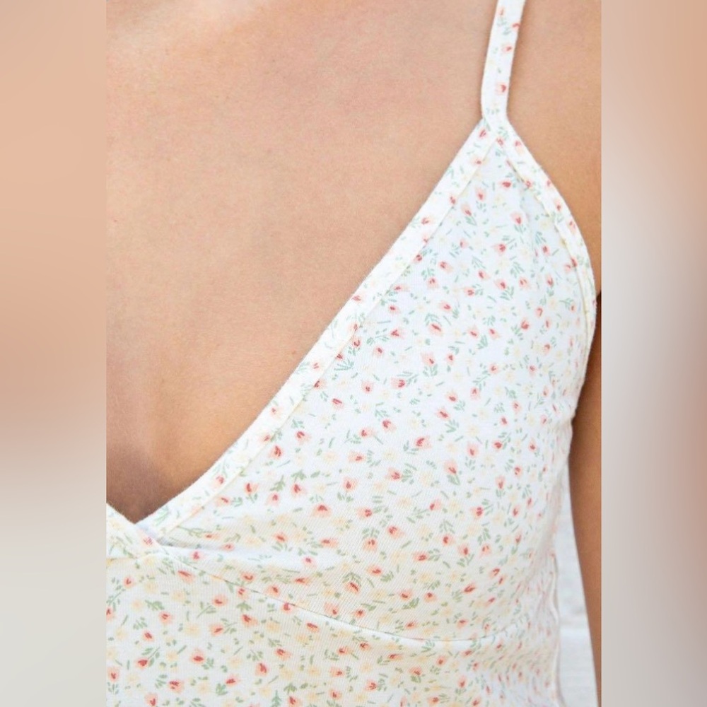 Brandy Melville Amara Floral Tank - Picture 2 of 2
